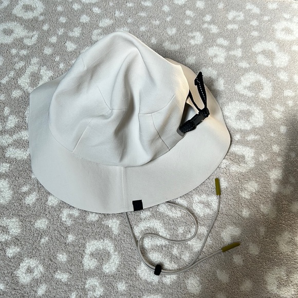 *SOLD*Lululemon lab Bucket Hat with Strap - Picture 2 of 6